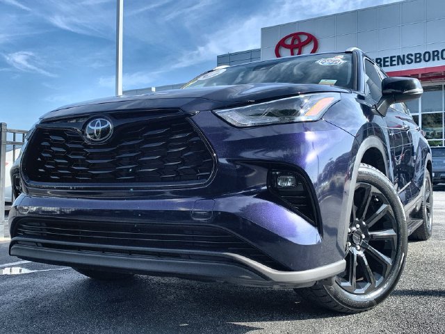 Used 2025 Toyota Highlander XLE FWD image 1
