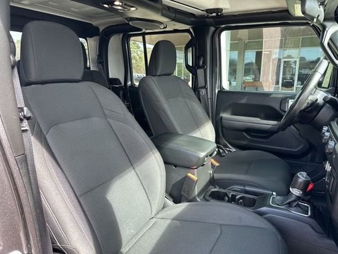 Certified 2022 Jeep Gladiator Sport AWD/4WD image 42