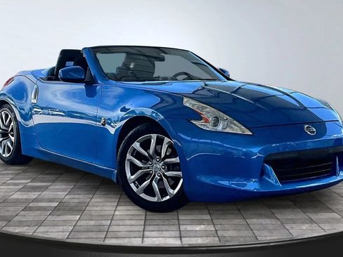 Used 2010 Nissan 370Z Roadster RWD image 3
