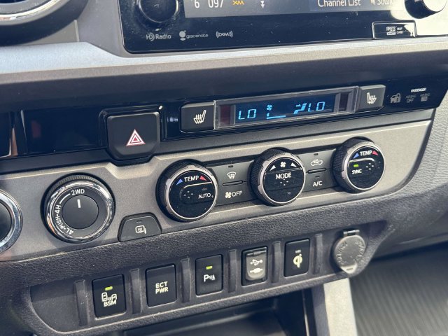 Used 2017 Toyota Tacoma TRD Sport w/ Premium & Technology Package AWD/4WD image 16