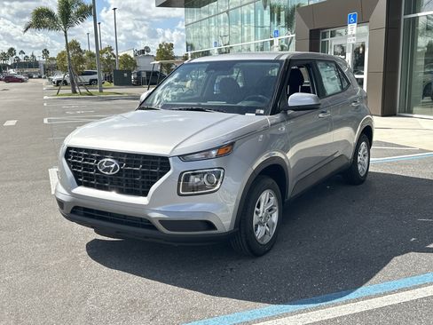 New 2026 Hyundai Venue SE image 3