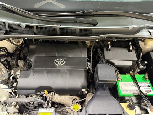 Used 2015 Toyota Sienna LE AWD/4WD image 67