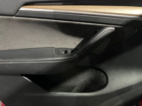 Used 2023 Tesla Model Y Long Range image 28