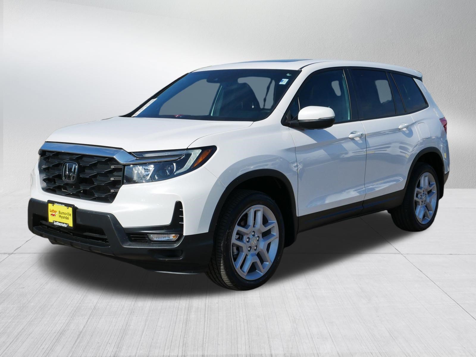 Used 2025 Honda Passport EX-L image 3