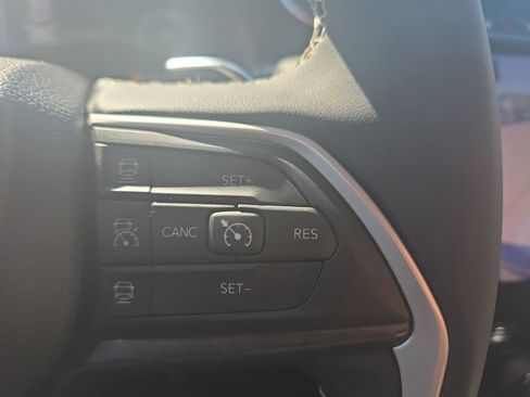 Used 2023 Jeep Grand Cherokee L Limited AWD/4WD image 24