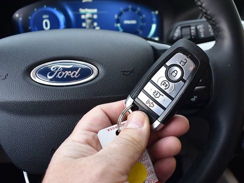 Used 2021 Ford Escape SEL w/ Technology Package FWD image 11