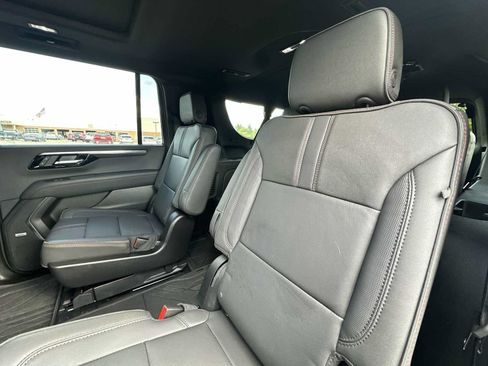Certified 2025 Chevrolet Suburban RST w/ Advanced Technology Package AWD/4WD image 21