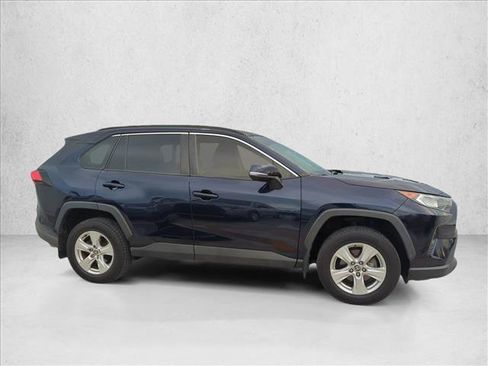 Used 2021 Toyota RAV4 XLE AWD/4WD image 5