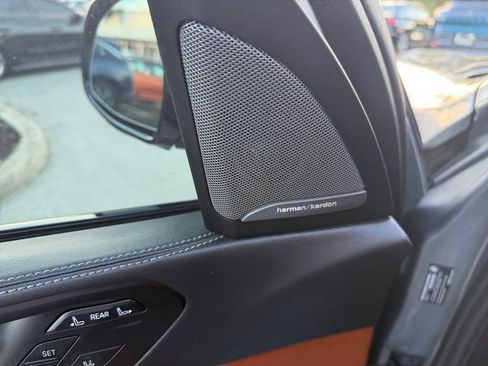 Used 2025 BMW X7 xDrive40i w/ M Sport Package image 15