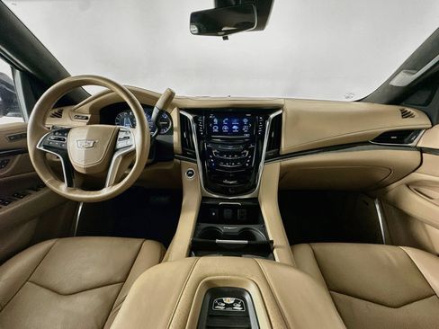Used 2018 Cadillac Escalade Platinum AWD/4WD image 14