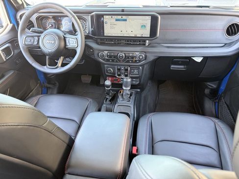 Used 2025 Jeep Wrangler Unlimited Rubicon AWD/4WD image 15