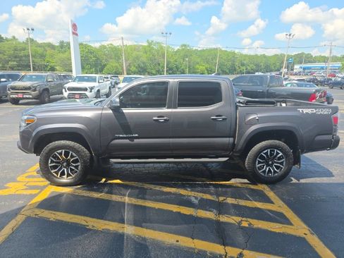 Used 2021 Toyota Tacoma TRD Sport AWD/4WD image 8