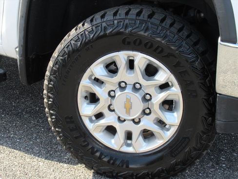 Used 2021 Chevrolet Silverado 3500 LT image 7