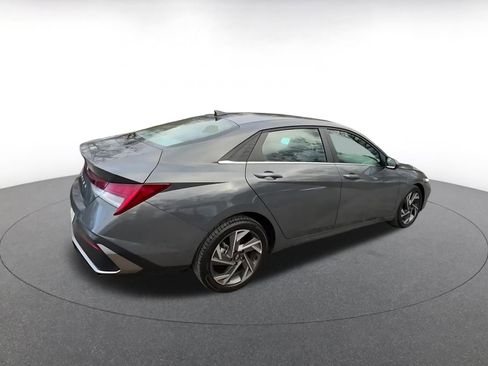 Used 2025 Hyundai Elantra SEL image 15
