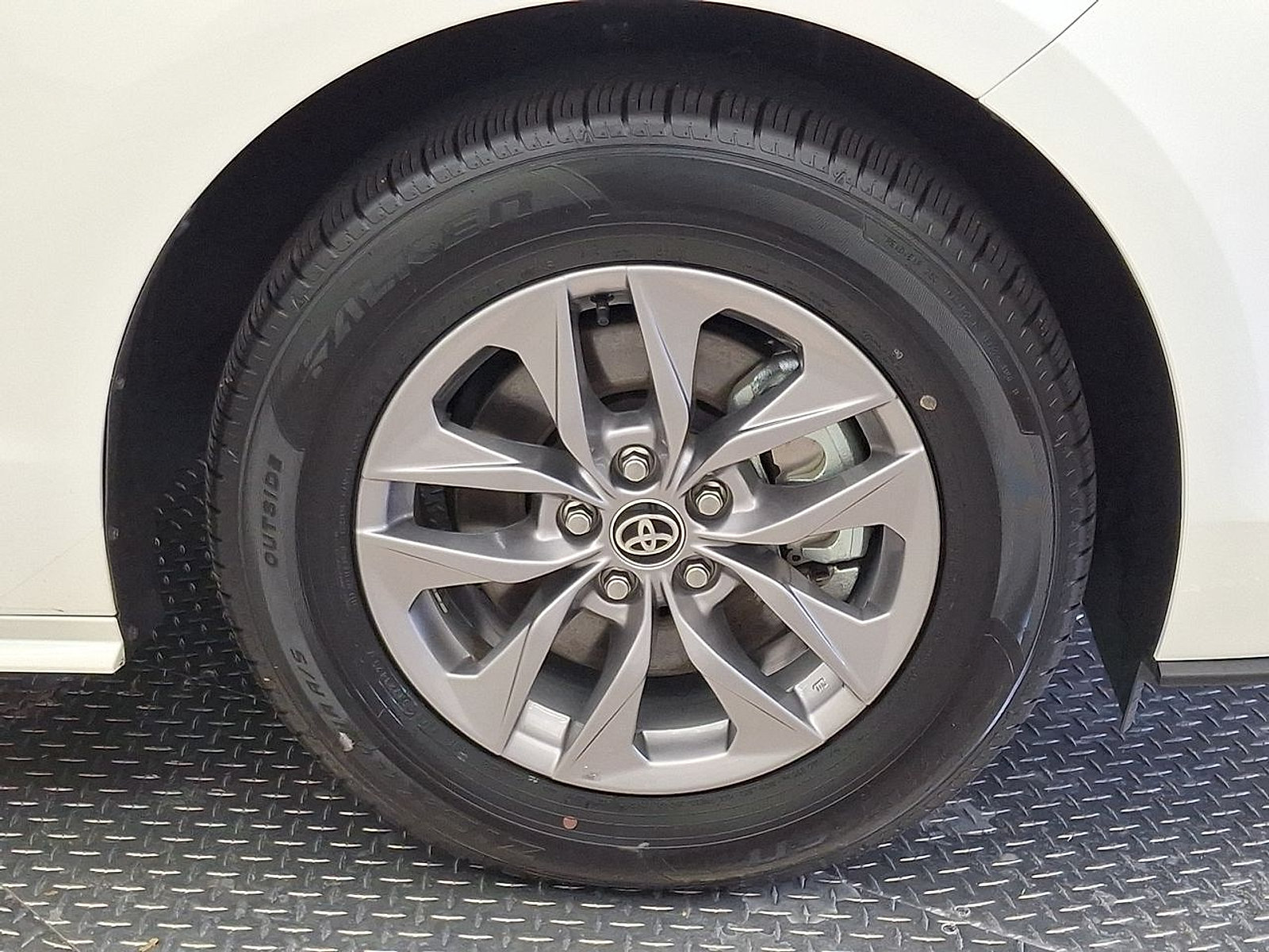 Certified 2026 Toyota Sienna LE AWD/4WD image 30