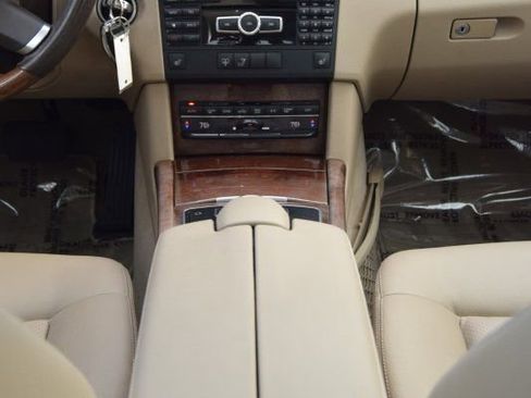 Used 2013 Mercedes-Benz E 350 Sedan image 24