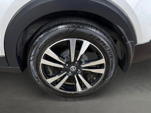 Used 2019 Nissan Kicks SV image 15