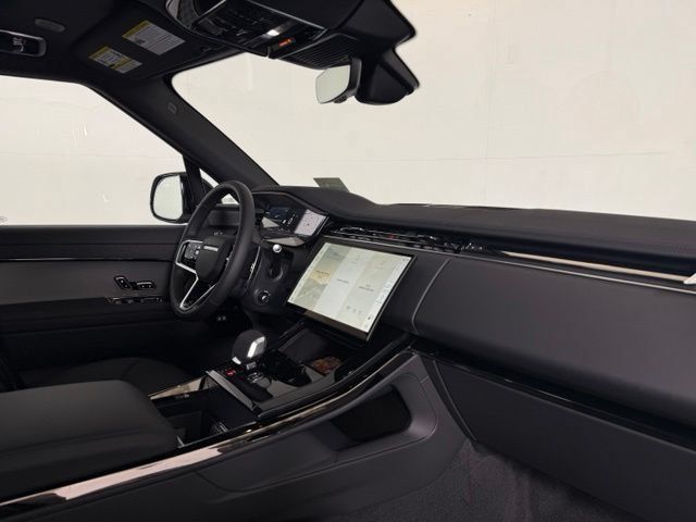 New 2026 Land Rover Range Rover Sport SE AWD/4WD image 18