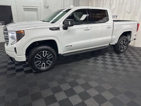 Used 2025 GMC Sierra 1500 AT4 w/ AT4 Premium Package AWD/4WD image 5