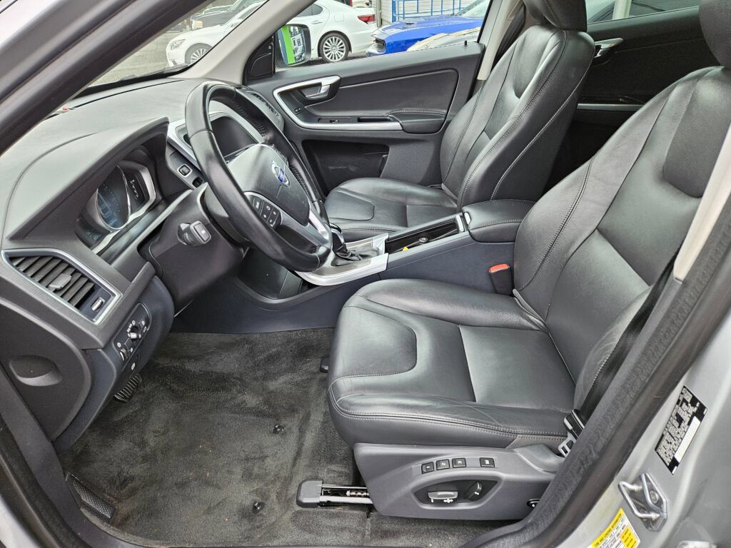Used 2015 Volvo XC60 T5 AWD/4WD image 23