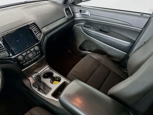 Used 2019 Jeep Grand Cherokee Laredo RWD image 11