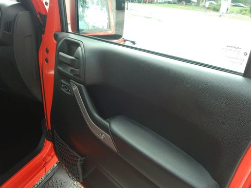 Used 2013 Jeep Wrangler Sport AWD/4WD image 17