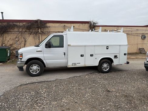 Used 2021 Ford E-350 and Econoline 350 Super Duty w/ Power Windows & Locks Group image 6