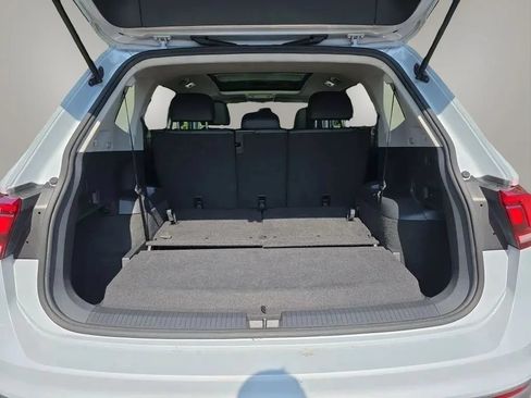 Used 2018 Volkswagen Tiguan SE w/ Panoramic Sunroof Package FWD image 52