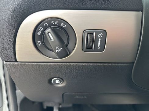 Used 2020 Dodge Durango SXT w/ 3rd Row Seating Group AWD/4WD image 30