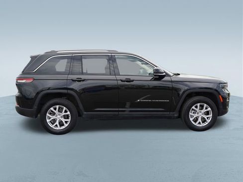 Used 2022 Jeep Grand Cherokee Limited w/ Luxury Tech Group II AWD/4WD image 10