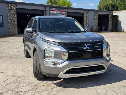 Used 2023 Mitsubishi Outlander SE image 5