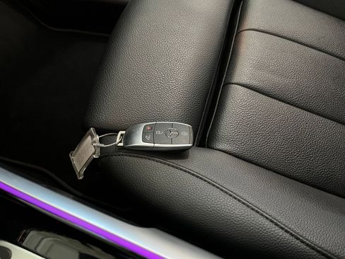 Used 2025 Mercedes-Benz GLB 250 4MATIC image 21