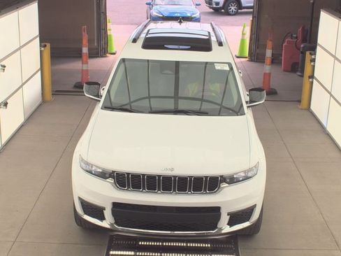 Certified 2022 Jeep Grand Cherokee L Limited image 2