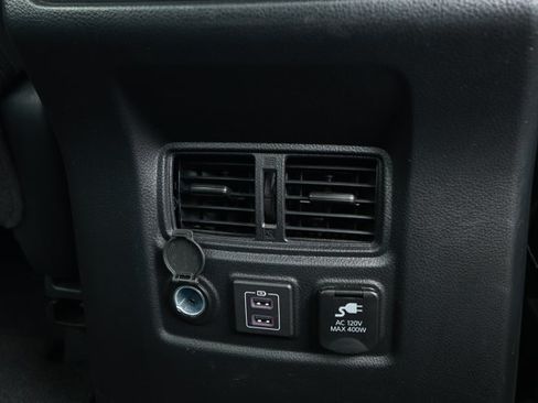 Used 2024 Nissan Titan SV w/ SV Convenience Package RWD image 30