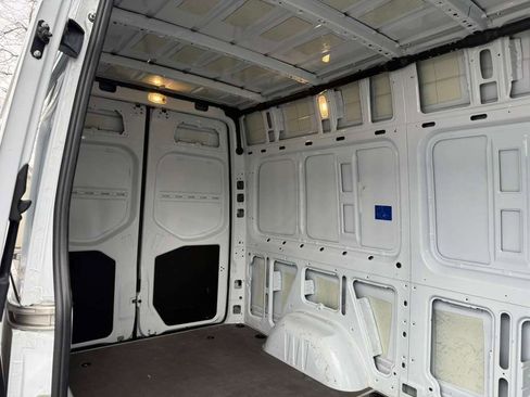 Used 2025 Mercedes-Benz Sprinter 2500 image 36