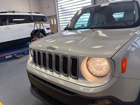 Used 2015 Jeep Renegade Limited image 9