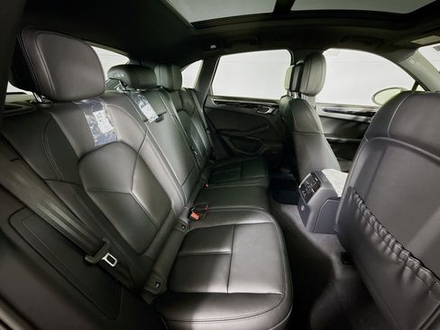 Certified 2025 Porsche Macan image 21