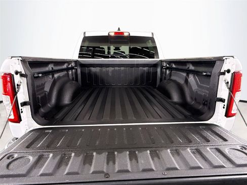Used 2022 RAM 1500 Big Horn AWD/4WD image 17