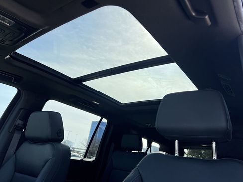 Used 2024 Chevrolet Suburban Z71 w/ Luxury Package image 23