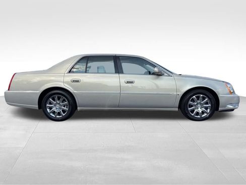 Used 2008 Cadillac DTS w/ Sun And Sound Package FWD image 6
