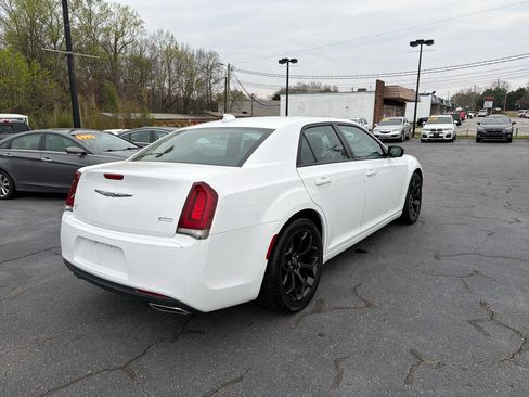 Used 2019 Chrysler 300 Touring w/ Sport Appearance Package image 6