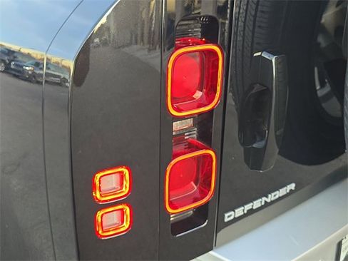 Used 2025 Land Rover Defender 110 S image 32