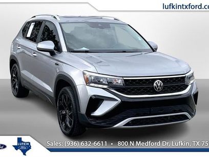 Used 2023 Volkswagen Taos SE w/ Panoramic Sunroof Package