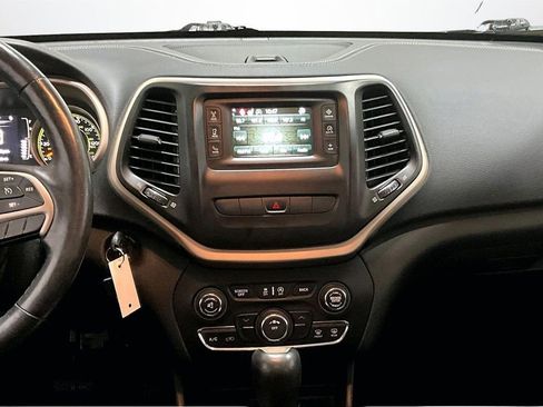 Used 2015 Jeep Cherokee Sport w/ Cold Weather Group image 9