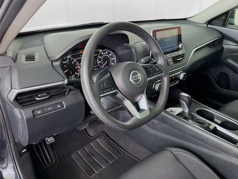 Used 2022 Nissan Altima 2.5 SV FWD image 13