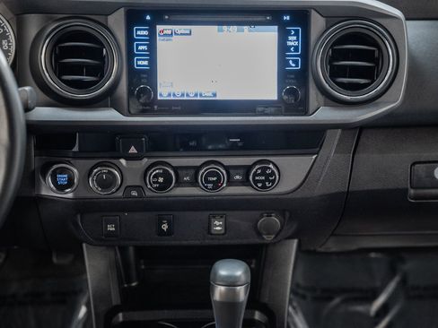 Used 2017 Toyota Tacoma TRD Off-Road image 23