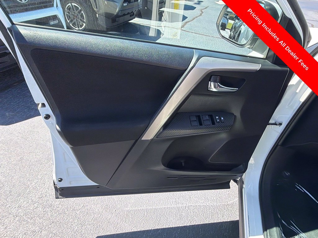 Used 2015 Toyota RAV4 XLE FWD image 6