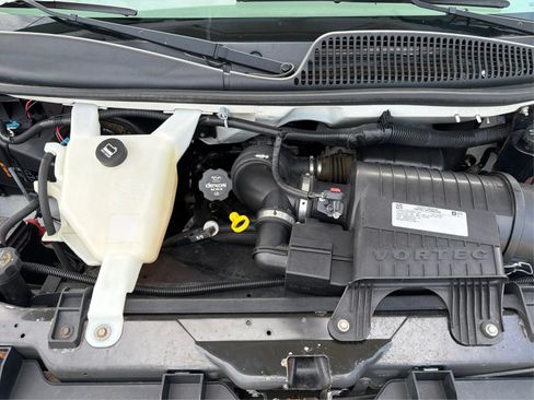 Used 2017 Chevrolet Express 2500 RWD image 13