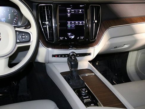 Used 2021 Volvo XC60 T5 Momentum w/ Protection Package image 15