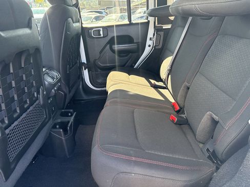 Used 2021 Jeep Wrangler Unlimited Rubicon w/ Xtreme Recon 35" Tire Package image 16